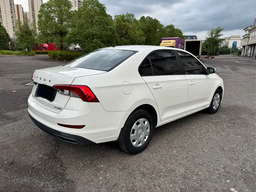 Skoda Rapid — фото 7