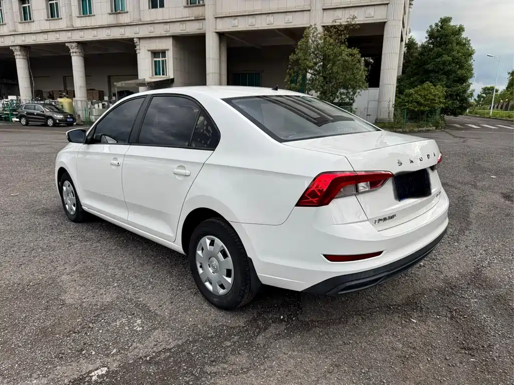 Skoda Rapid — фото 9