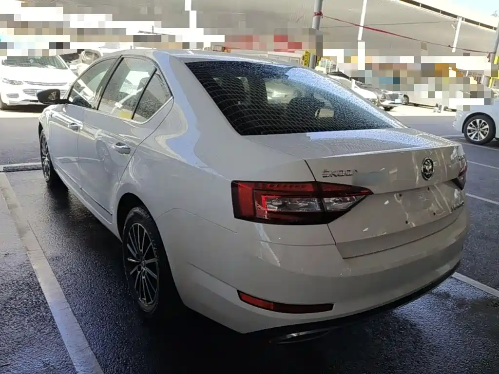 Skoda Octavia — фото 5