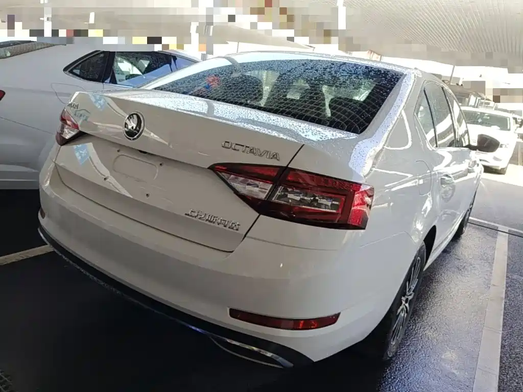 Skoda Octavia — фото 7