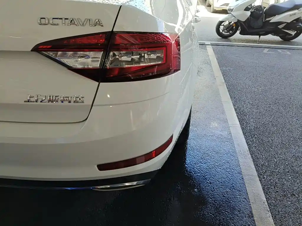 Skoda Octavia — фото 8