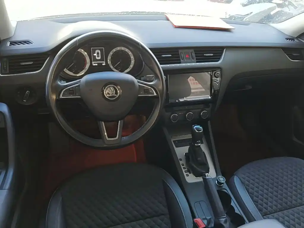 Skoda Octavia — фото 10