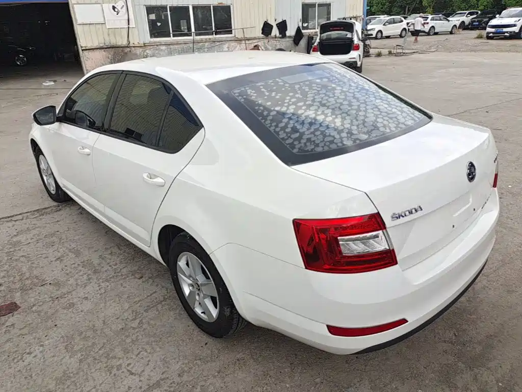 Skoda Octavia — фото 5