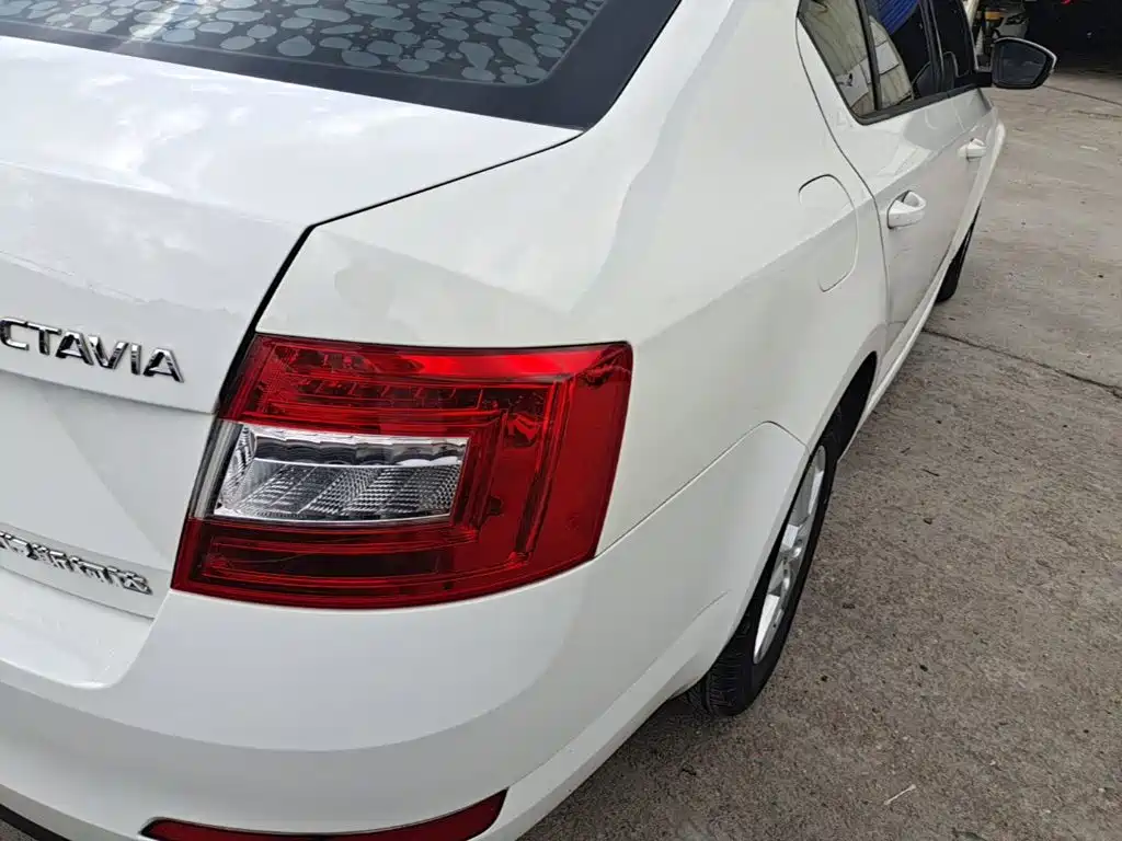 Skoda Octavia — фото 8