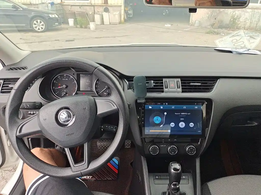 Skoda Octavia — фото 10