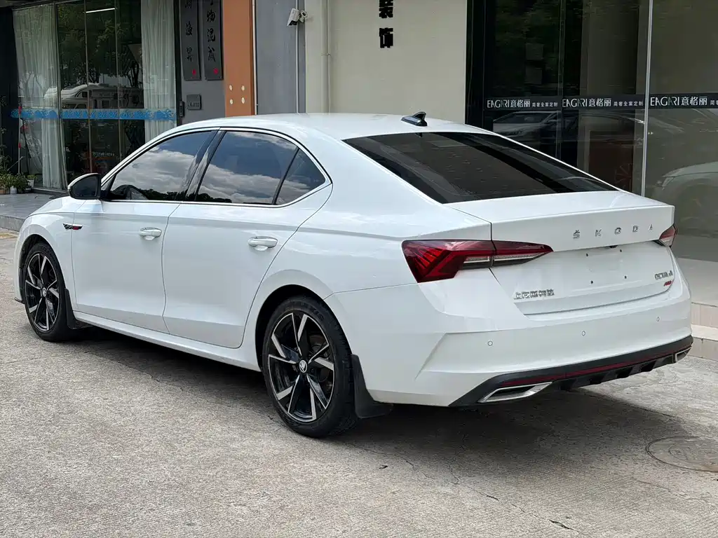 Skoda Octavia — фото 4