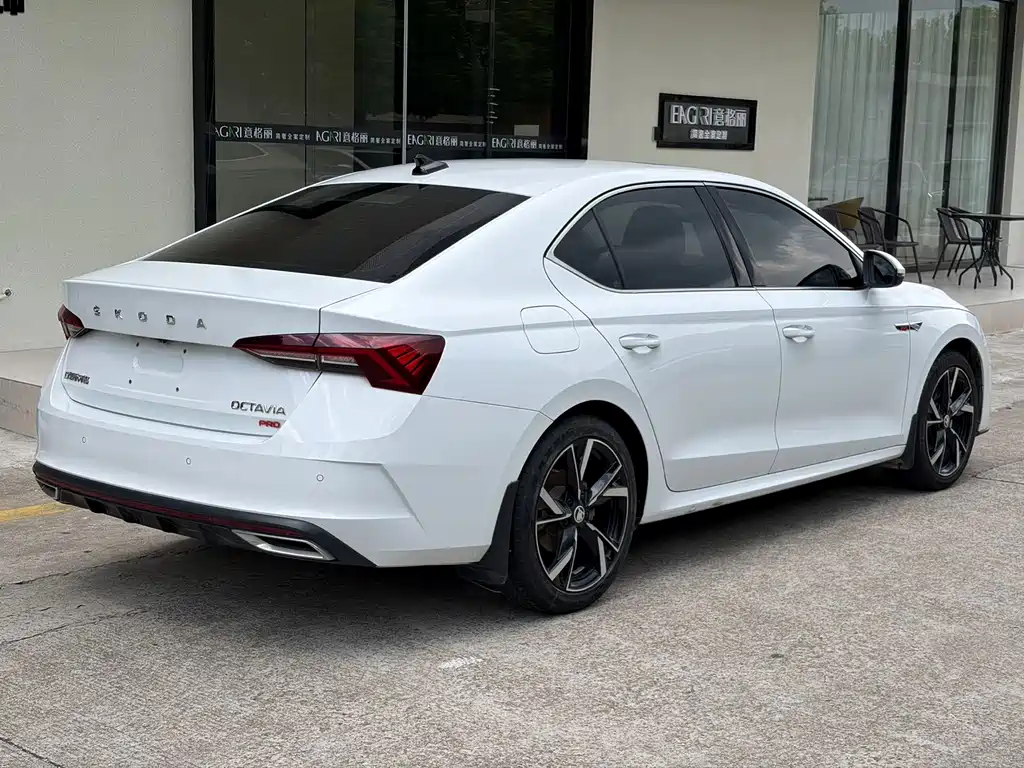 Skoda Octavia — фото 5