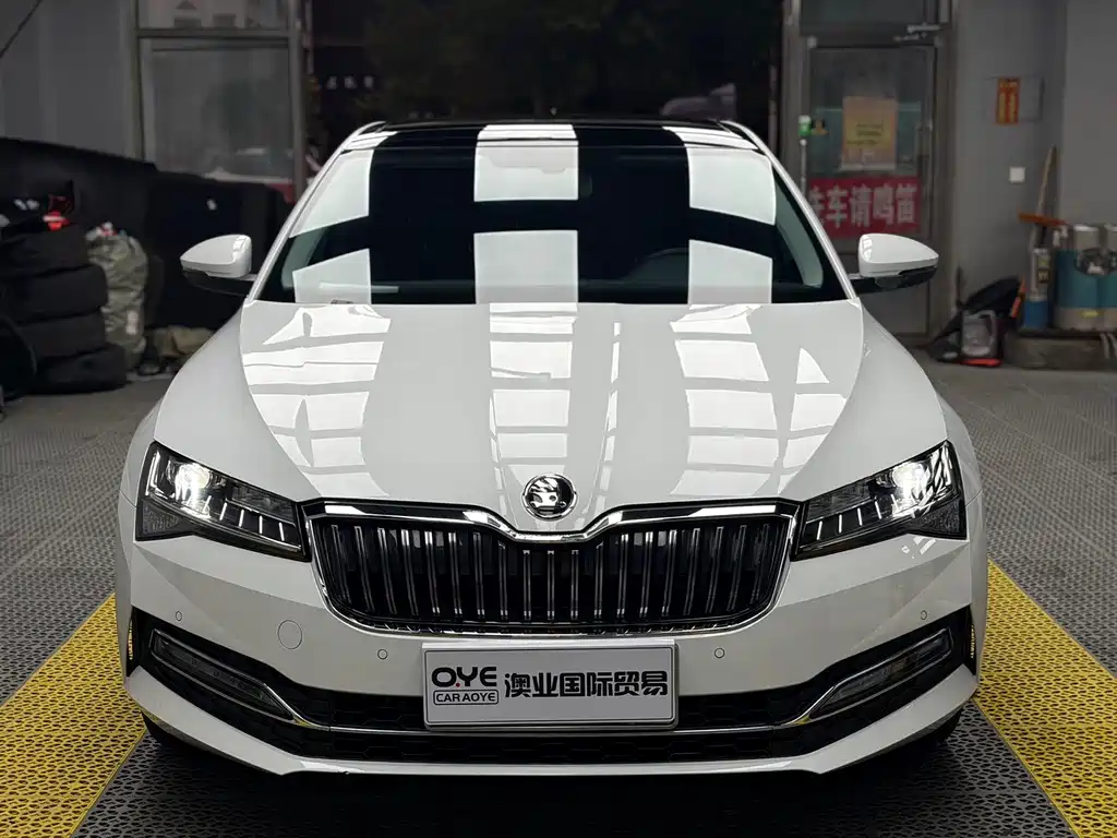 Skoda Superb — фото 2