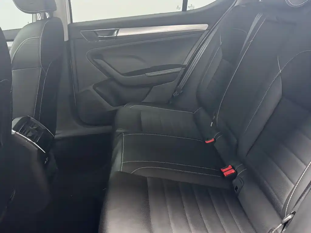 Skoda Superb — фото 15