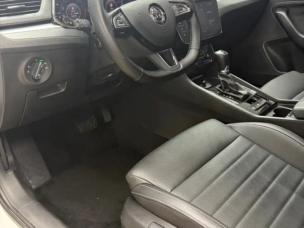 Skoda Superb — фото 17