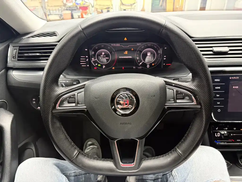 Skoda Superb — фото 20