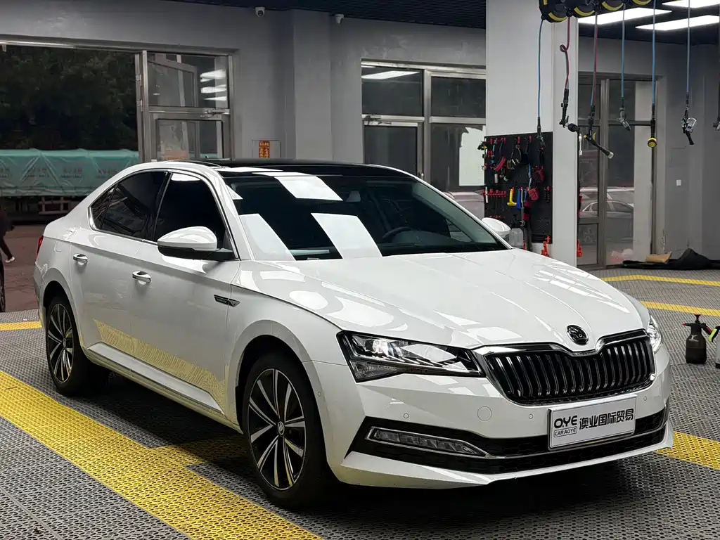 Skoda Superb — фото 3
