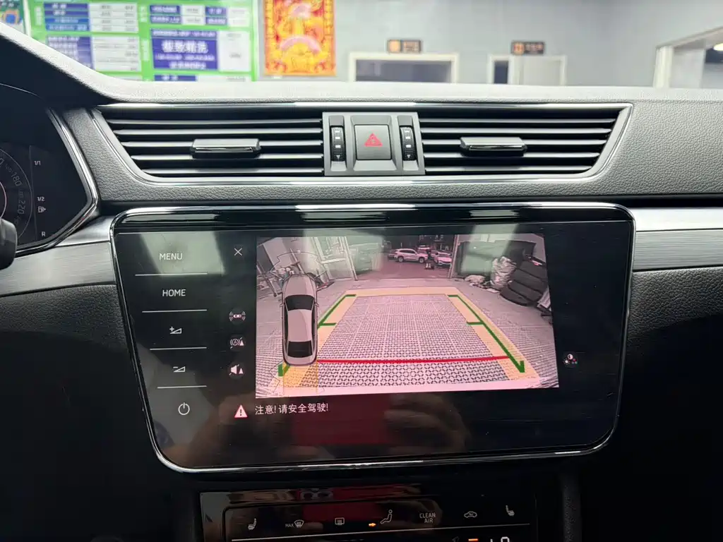Skoda Superb — фото 21
