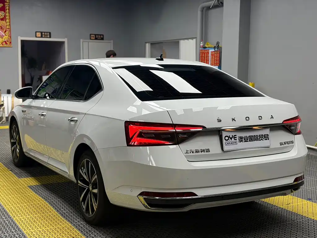 Skoda Superb — фото 5