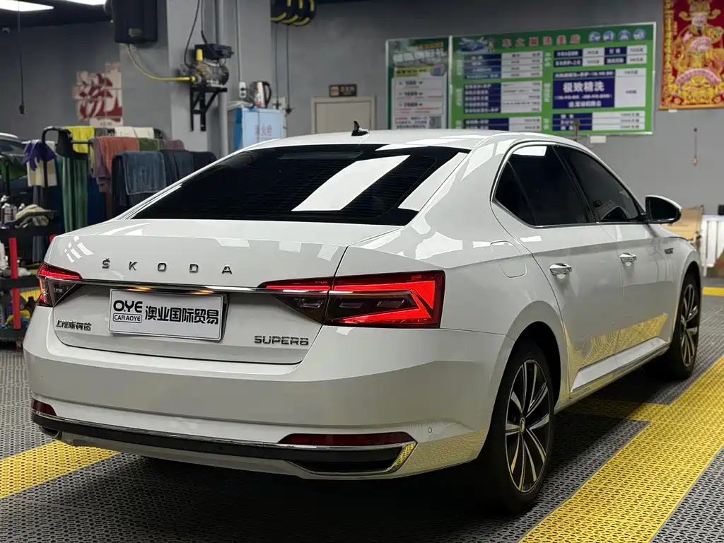 Skoda Superb — фото 6