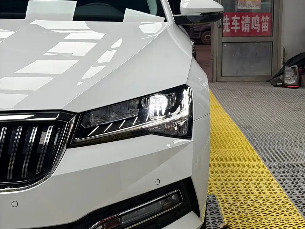 Skoda Superb — фото 7