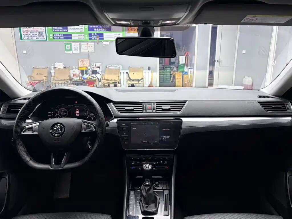 Skoda Superb — фото 10