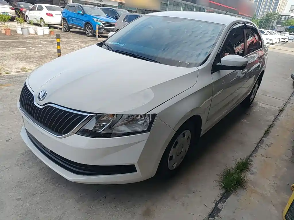 Skoda Rapid — фото 2