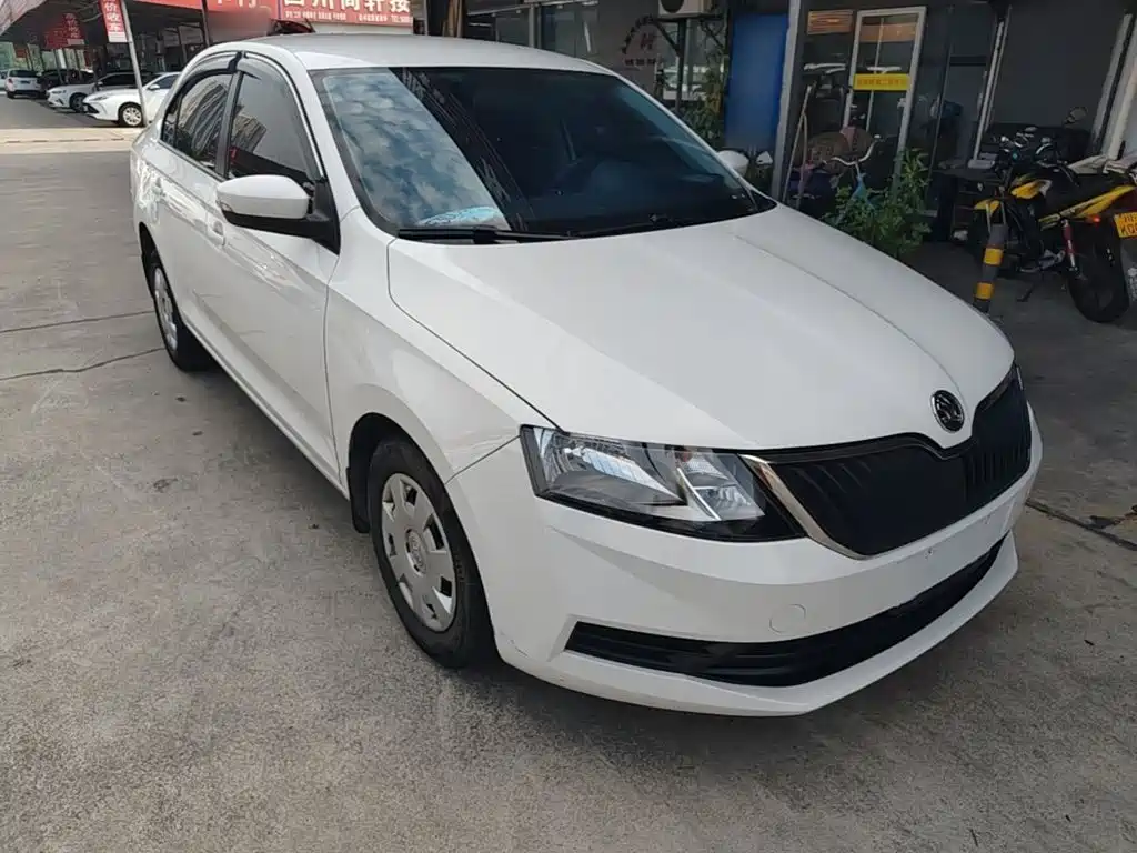 Skoda Rapid — фото 4