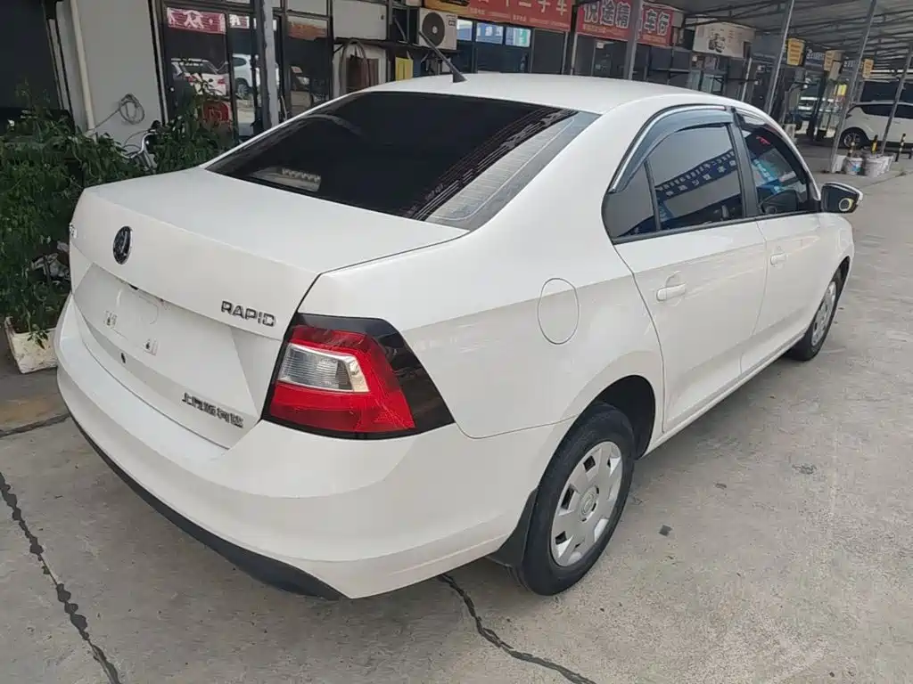 Skoda Rapid — фото 7