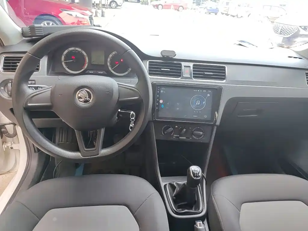 Skoda Rapid — фото 10