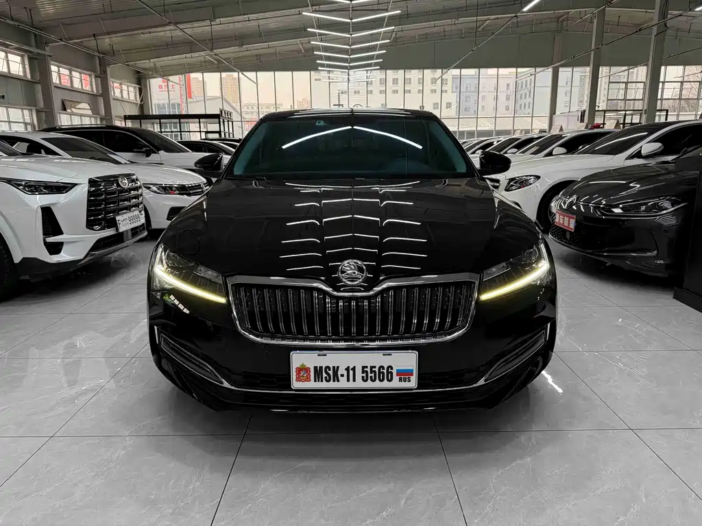 Skoda Superb — фото 2