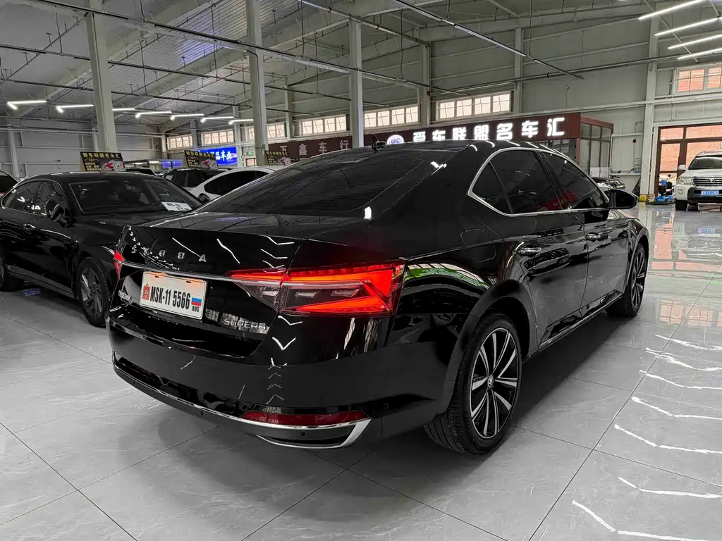Skoda Superb — фото 4