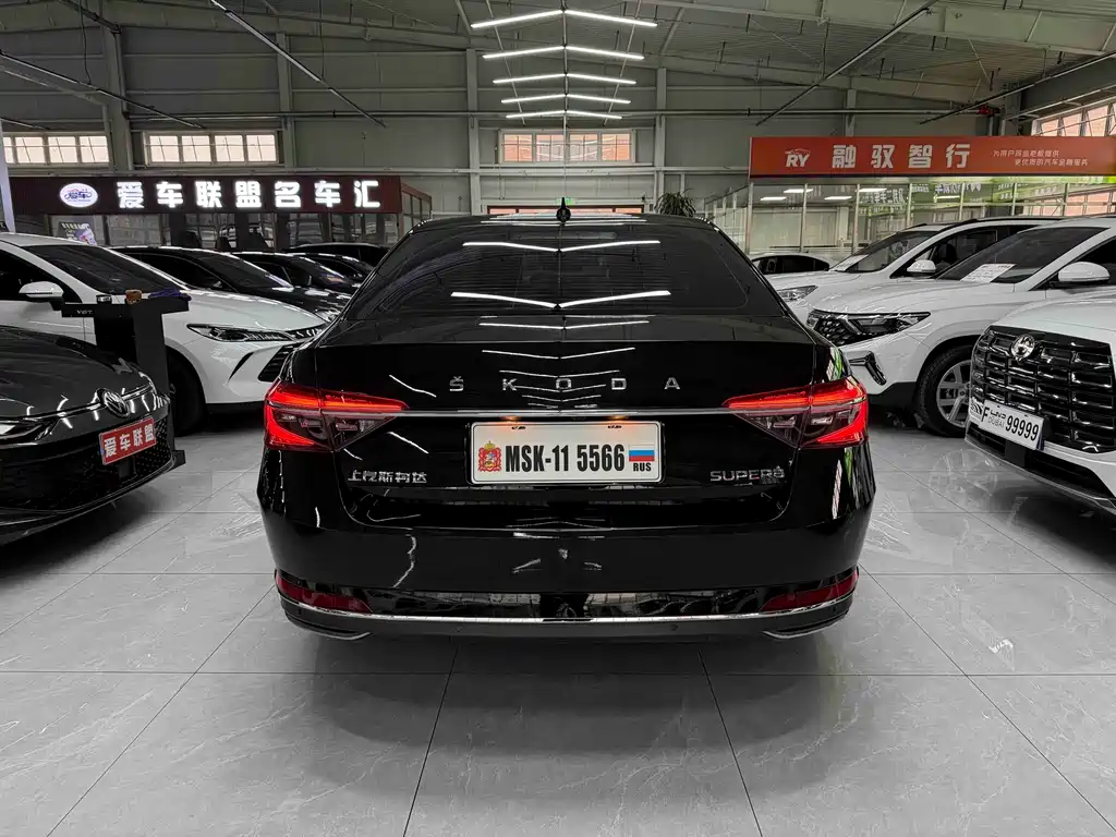 Skoda Superb — фото 5