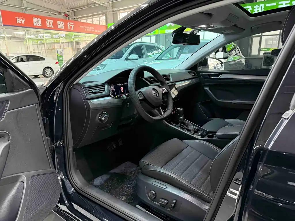 Skoda Superb — фото 7