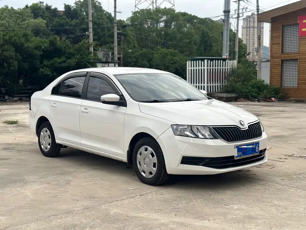 Skoda Rapid — фото 3