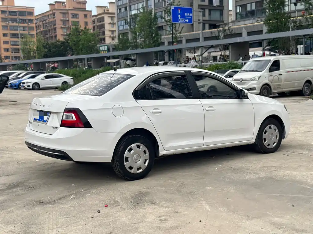 Skoda Rapid — фото 4