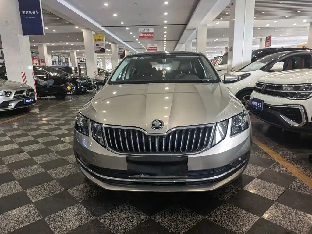Skoda Octavia — фото 2