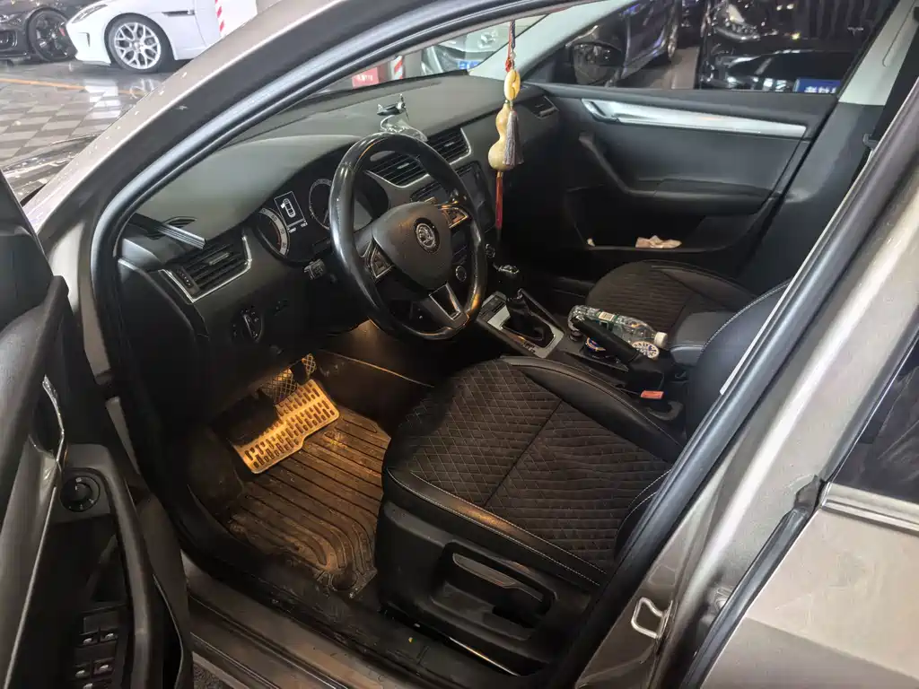 Skoda Octavia — фото 4