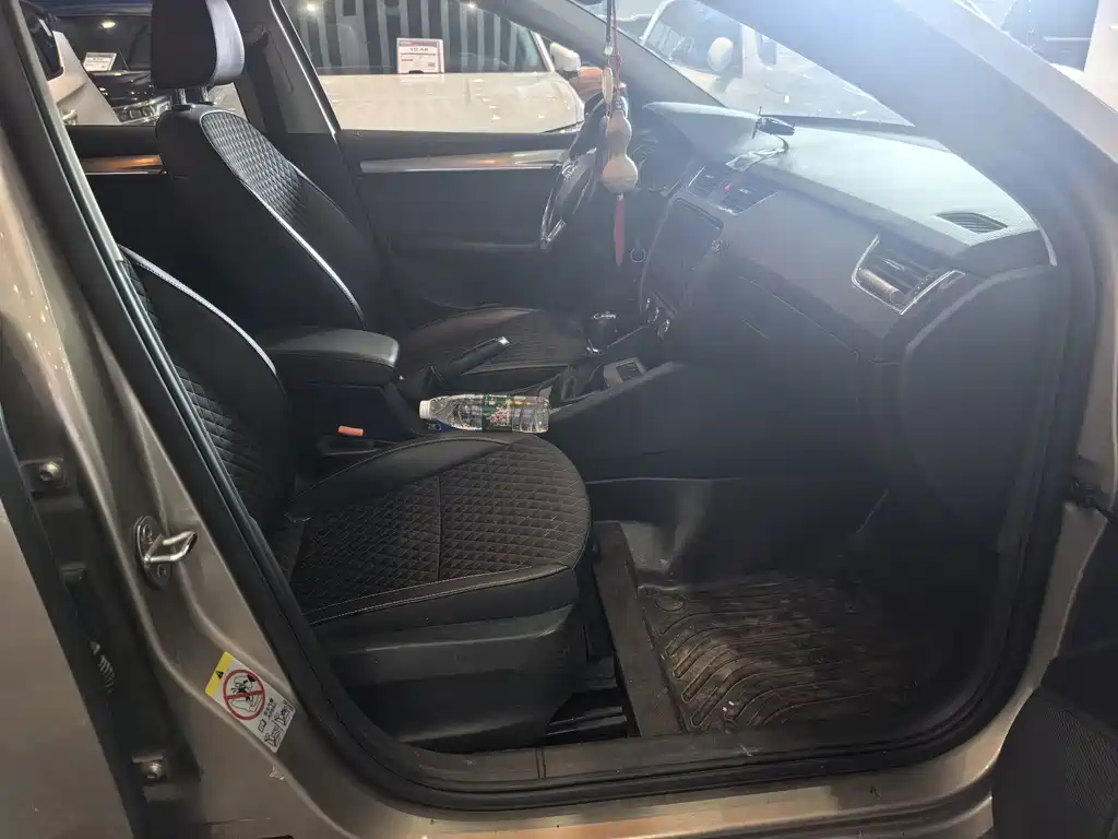 Skoda Octavia — фото 9