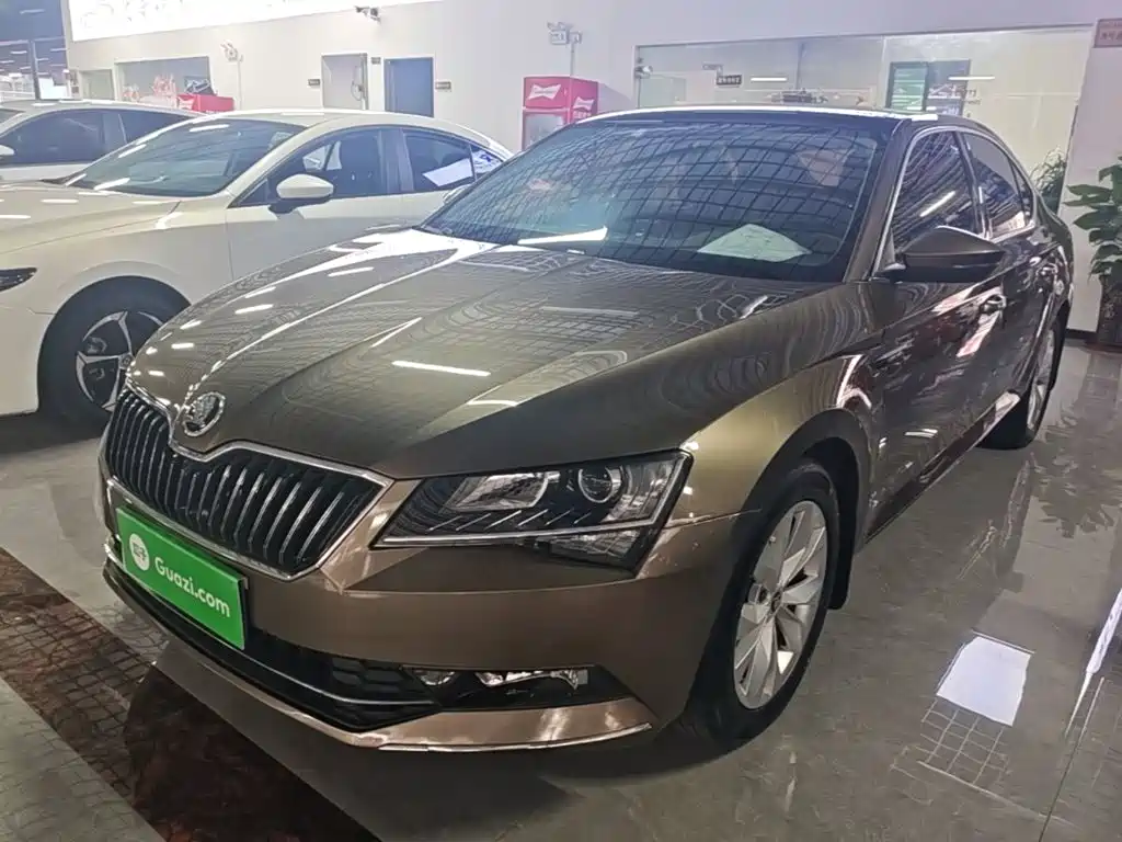 Skoda Superb — фото 2