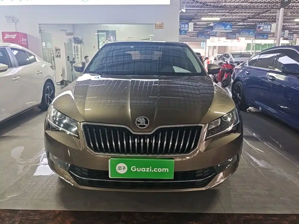 Skoda Superb — фото 3