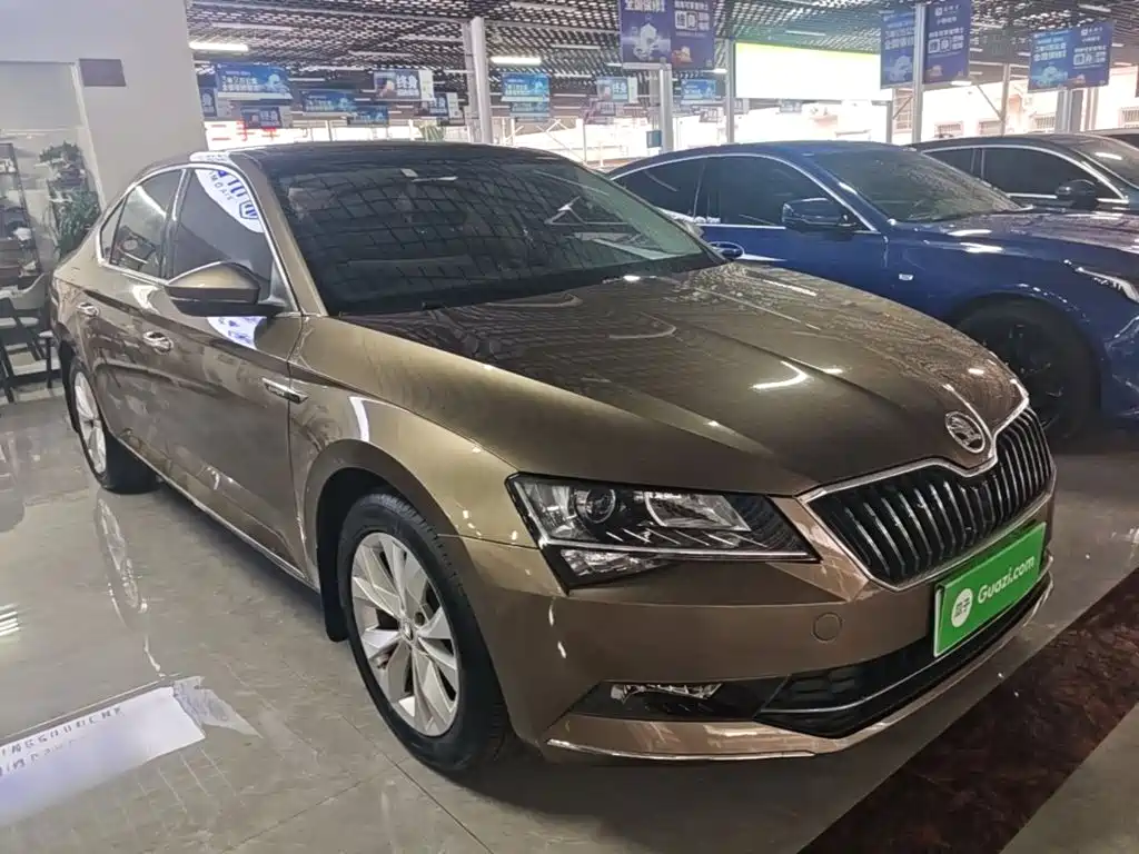 Skoda Superb — фото 4