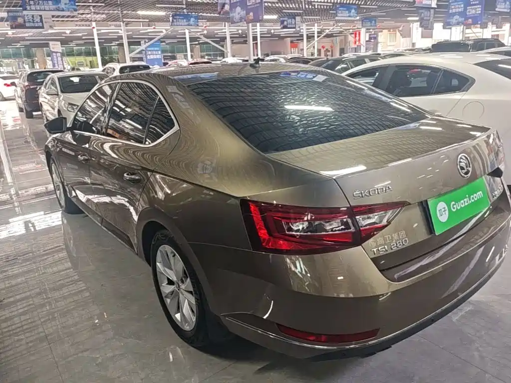 Skoda Superb — фото 5