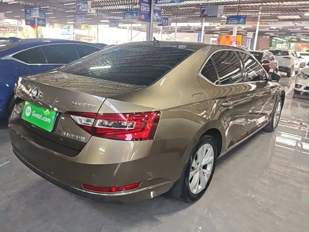Skoda Superb — фото 7