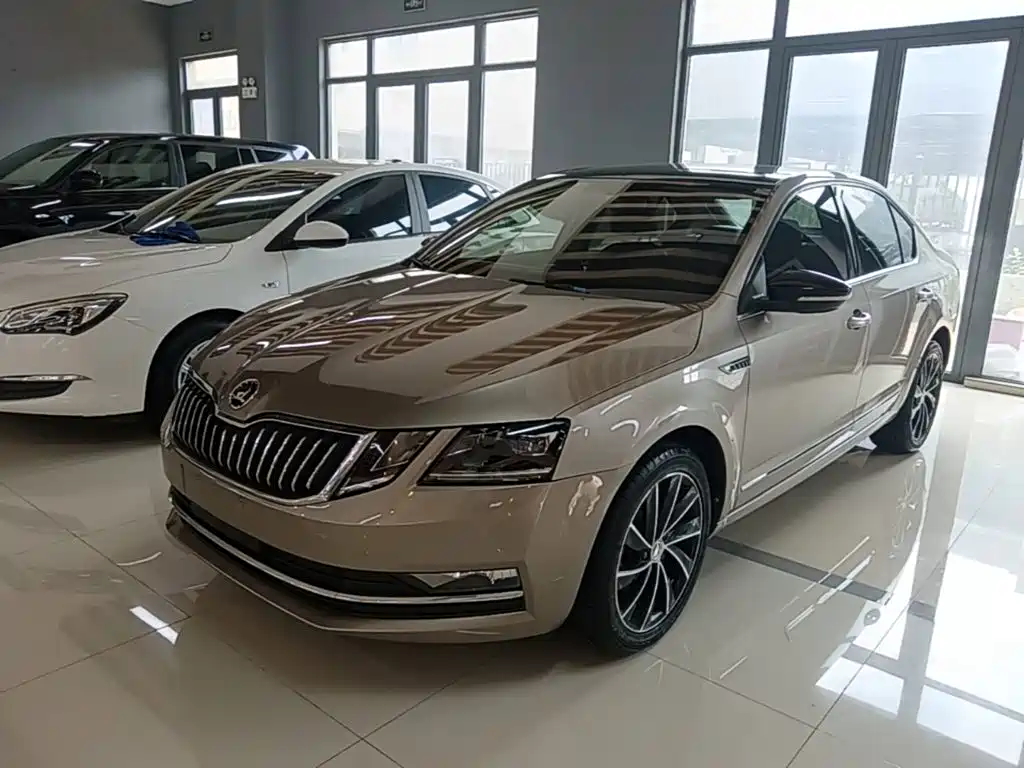 Skoda Octavia — фото 2