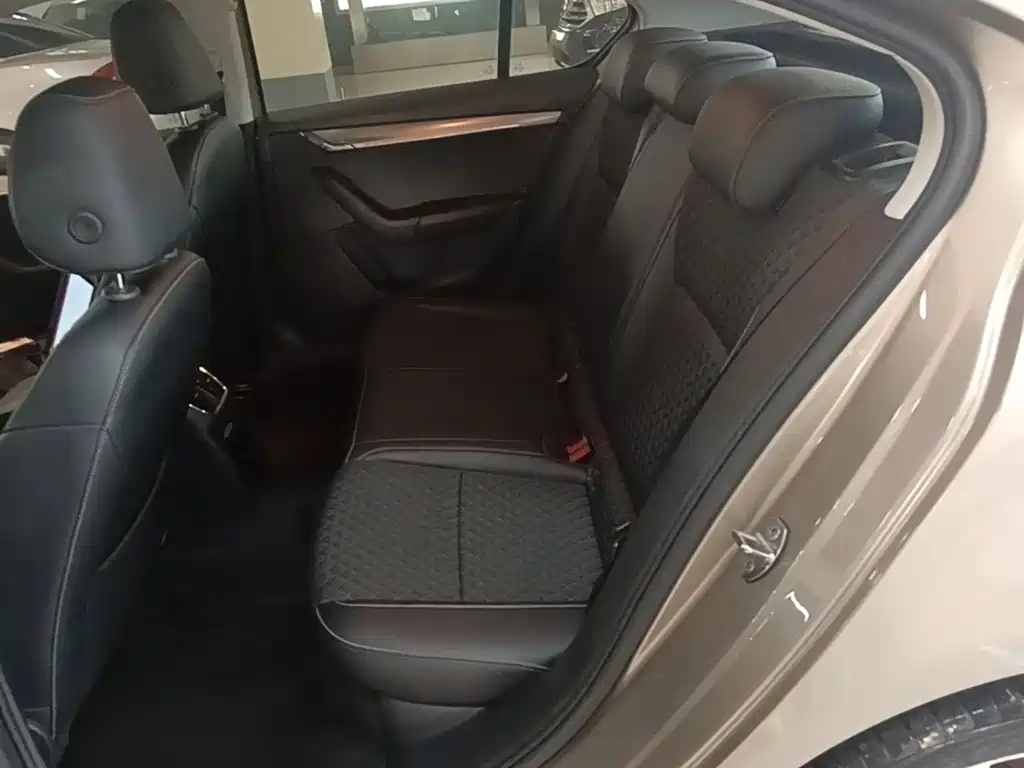 Skoda Octavia — фото 17