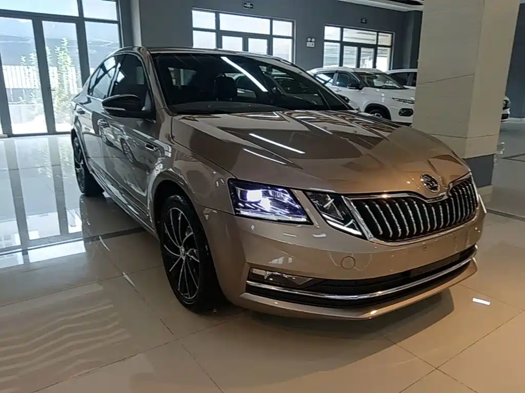 Skoda Octavia — фото 4