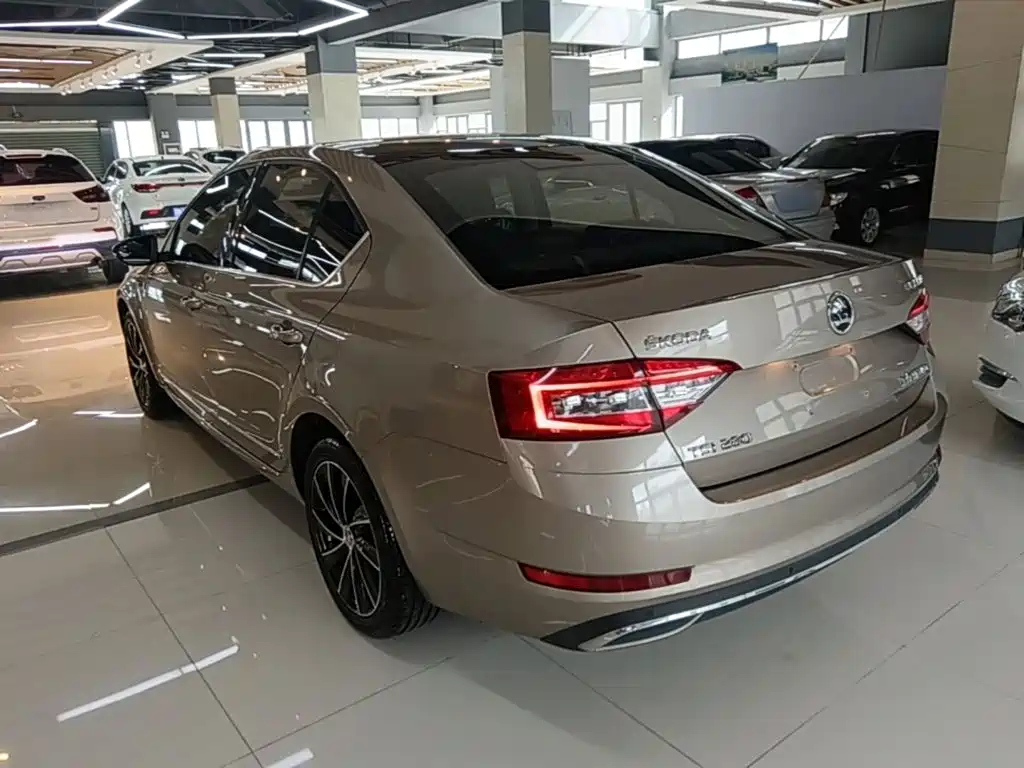 Skoda Octavia — фото 5