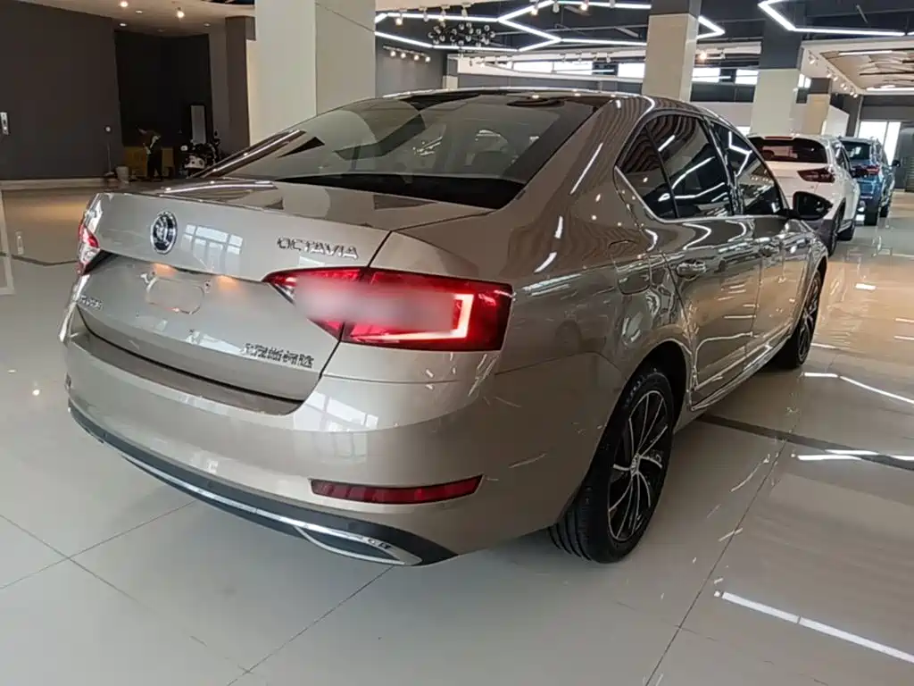 Skoda Octavia — фото 7