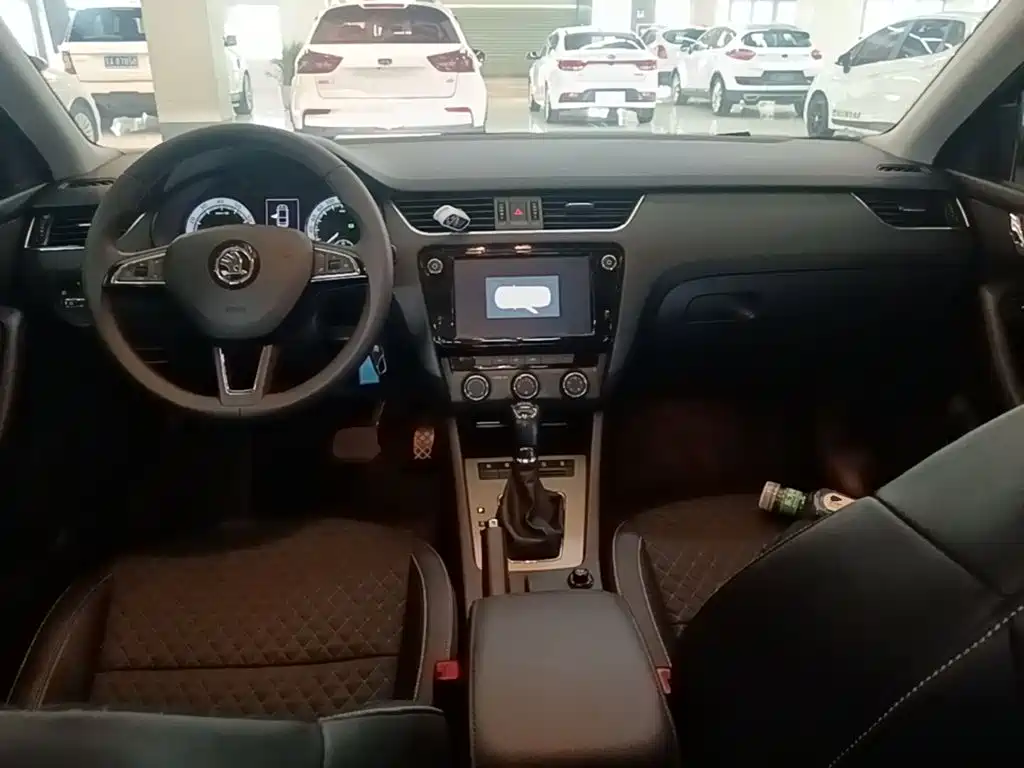 Skoda Octavia — фото 10