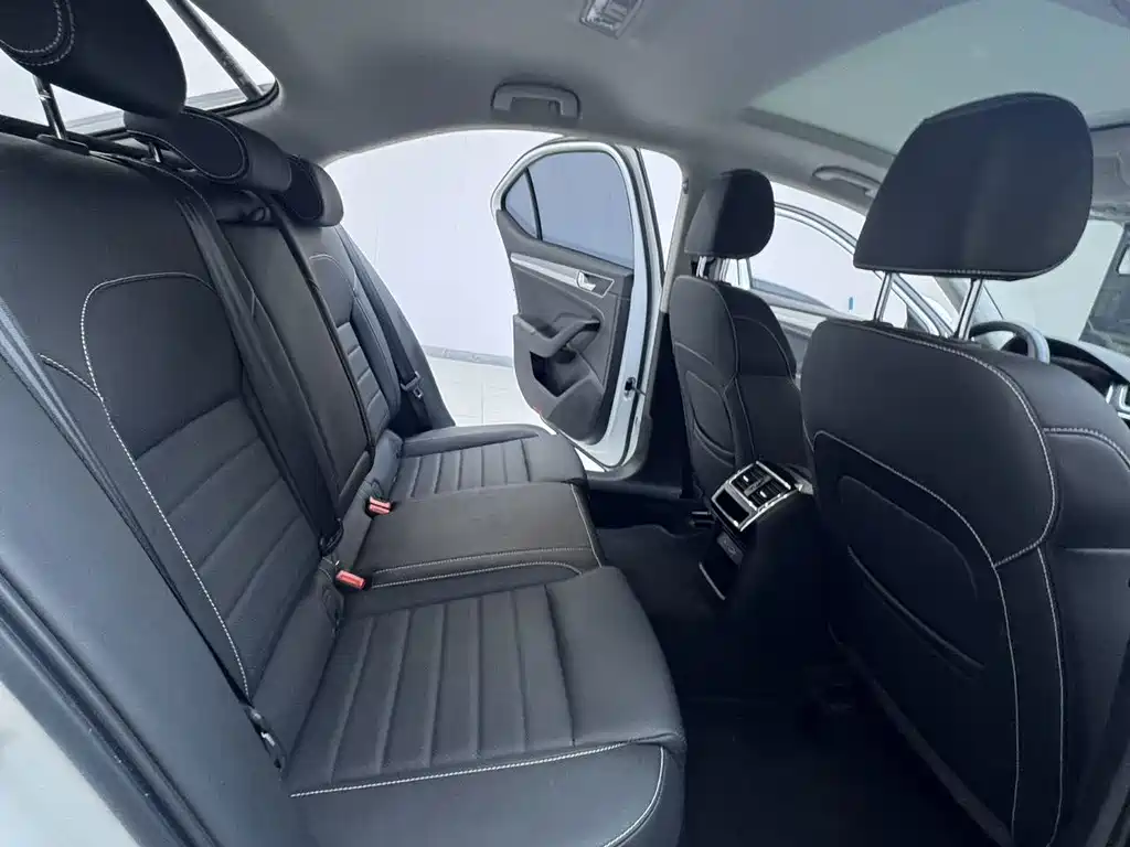 Skoda Superb — фото 11