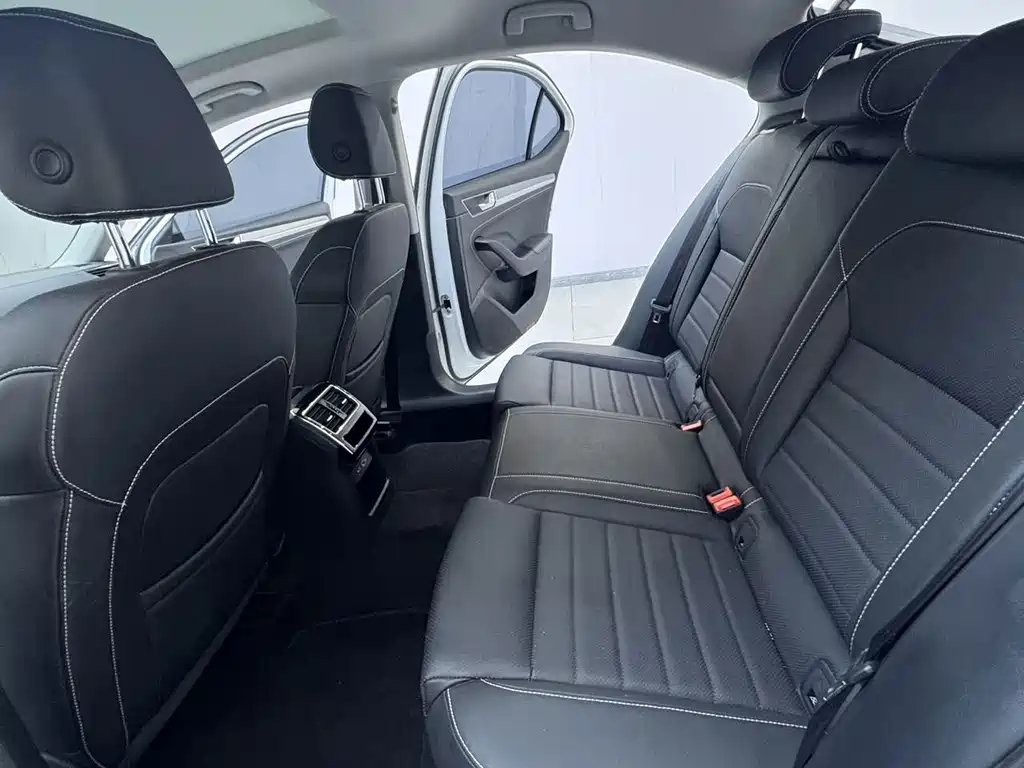 Skoda Superb — фото 14