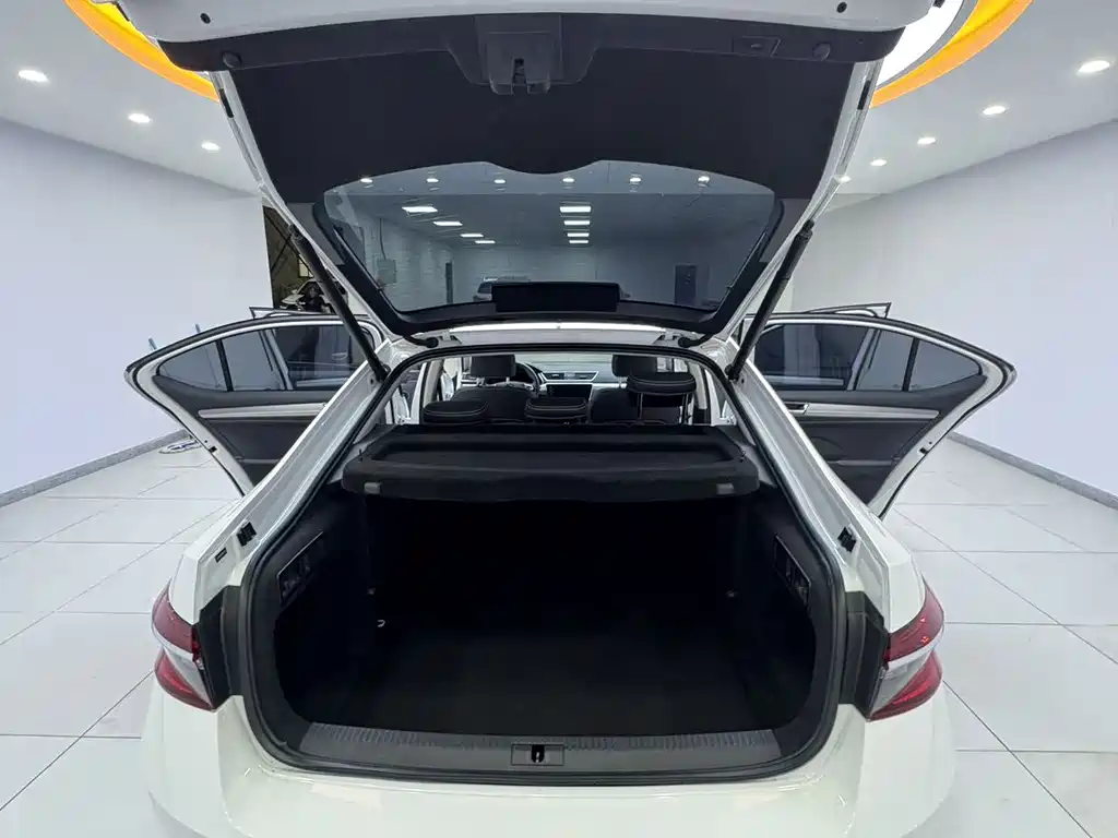 Skoda Superb — фото 15