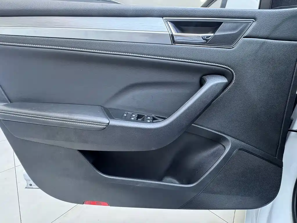 Skoda Superb — фото 17