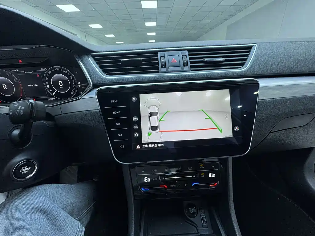 Skoda Superb — фото 19
